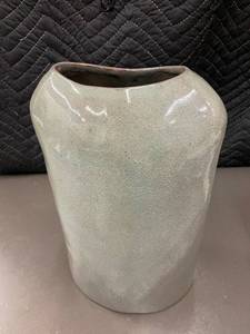 lot 23 image: Elegant Handmade Ceramic Vase from Thailand