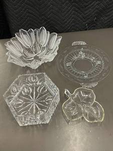 lot 30 image: Set of Crystal Glassware Bowls and Trays with Floral Designs