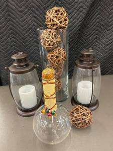 lot 32 image: Decorative Glass Vase with Rattan Balls and Lantern Set