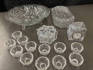 lot 49 image: Collection of Vintage Clear Crystal Glassware with Clock