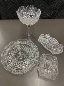 lot 58 image: Set of 4 Vintage Pressed Glass Serving Dishes with Intricate Designs