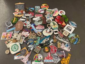lot 88 image: Extensive Collection of Vintage and Themed Magnets