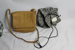 lot 4 image: Set of 2 Stylish Womens Bags - Gold Woven and Black & White Pattern