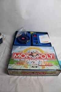 lot 18 image: Monopoly Deluxe Edition Board Game Complete Set