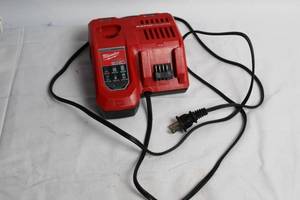 lot 32 image: Milwaukee M12 M18 Rapid Charger