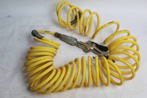 lot 33 image: Yellow Coil Air Compressor Hose with Fittings