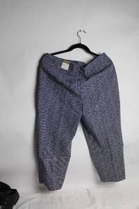 lot 44 image: Chicos Josie Slim Capri Pants Size U.S. 14 Perfect Stretch