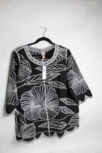 lot 45 image: Chicos Size 3 Black and White Floral Embroidered Top