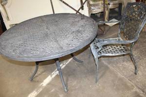 lot 62 image: Outdoor Cast Iron Patio Table and Chair Set