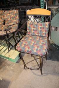 lot 71 image: Metal Frame Bar Stools with Multicolor Cushions