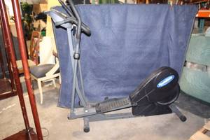 lot 75 image: NordicTrack Elliptical Trainer with Heart Rate Monitor