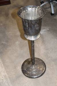 lot 81 image: Vintage Silver Metal Floor Vase Stand