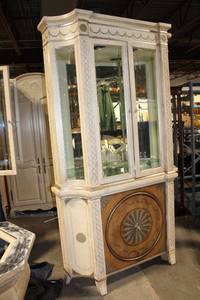 lot B-88 image: Ferguson Copeland Venetian Display Cabinet with Intricate Design