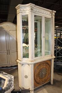 lot B-89 image: Ferguson Copeland Venetian Display Cabinet with Glass Panels