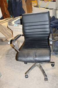 lot 94 image: Used Black Leather Office Chair with Chrome Base