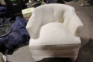lot 98 image: Vintage White Leather Armchair with Button Tufting