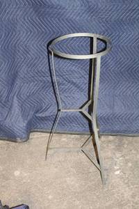 lot 103 image: Metal Plant Stand with Circular Design