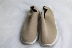 lot 109 image: Pair of Beige Slip-On Casual Mens Sneakers