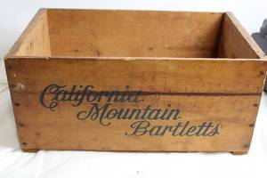 lot 127 image: Vintage Wooden Crate - California Mountain Bartletts