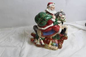 lot 137 image: Christmas Santa Claus Decorative Ceramic Trinket Box