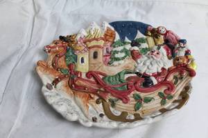 lot 139 image: Vintage Ceramic Santa Sleigh Plate with Hand-Painted Christmas Scene