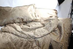 lot 191 image: Waterford King Size Luxury Comforter Set with Pillow Shams