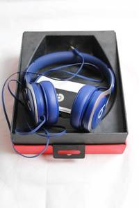 lot 192 image: Used Beats by Dre Wired Headphones in Blue with Original Box
