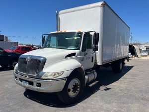 2007 International 4300 DT466 26ft Box Truck with Lift Gate...LOW MILES