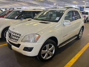lot 14 image: 2010 Mercedes ML350 AWD