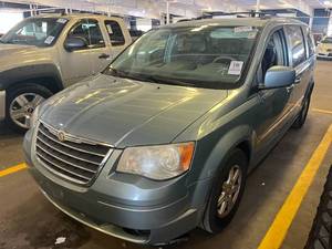 lot 22 image: 2010 Chrysler Town & Country Touring