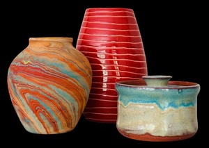 lot 105 image: Beautiful Pottery and Ceramic Items including a Vintage Nemadji Pottery Vase