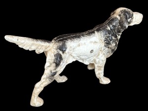 lot 56 image: Vintage Black and Cast Iron White Dog