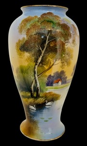lot 91 image: Beautiful Vintage Japanese Scenic Noritake Vase