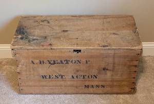 lot 116 image: Vintage New England Wooden Egg Crate