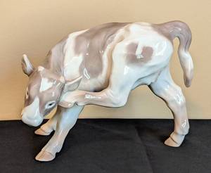 lot 122 image: Bing & Grndahl Porcelain Calf Figurine