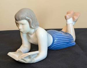 lot 123 image: Bing & Grndahl Porcelain Girl Reading Figurine