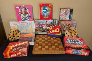 lot 136 image: Games and Puzzles