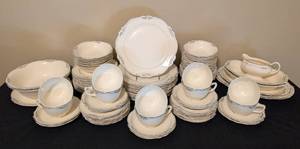 lot 138 image: Vintage Homer Laughlin Virginia Rose Dish Set