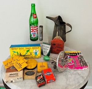 lot 180 image: Vintage 1976 7-Up - Bicentennial - Minnesota Farmfest (16 oz.) , 1950s Pin Curl Lady Ellen Kilppies Hair Styling Clips, Vintage Chalk AN-DU-SEPTIC No 1400 White Dustless Binney & Smith Crayola USA and More