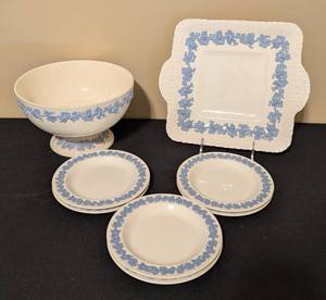 lot 135 image: Vintage Wedgewood Queensware Dishes