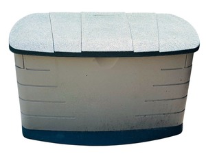 lot 189 image: Rubbermaid Deck Box