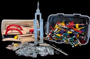 lot 161 image: Erector Set including KNex and Wooden Toy Train Set with Tracks and Cars