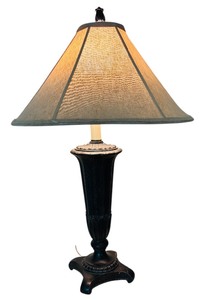 lot 102 image: Stylish Vintage Metal Table Lamp
