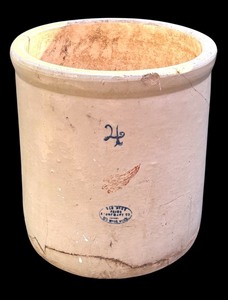 lot 201 image: Vintage 4 Gallon Red Wing Crock