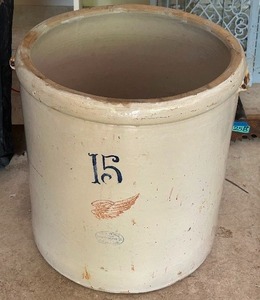 lot 263 image: Vintage Red Wing 15 Gallon Crock