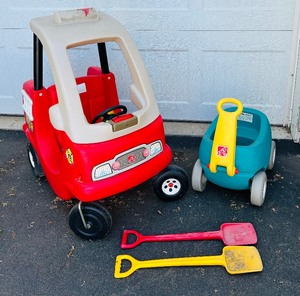lot 113A image: Step 2 Fire Truck, Wagon and More