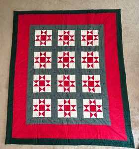 lot 25A image: Beautiful Vintage Quilt