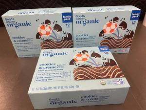 lot 185 image: AK 3 - Good & Gather Organic Cookies & Crme Whole Grain Baked Bars Family Pack