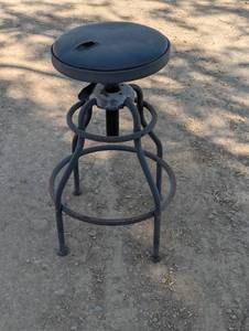 lot 118 image: Adjustable ShopBar Stool