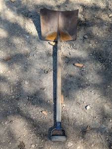 lot 131 image: Scooping Shovel - FarmGarden